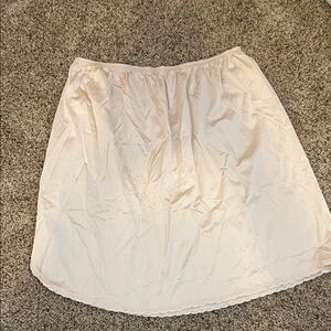 Vanity Fair nude 18” half slip